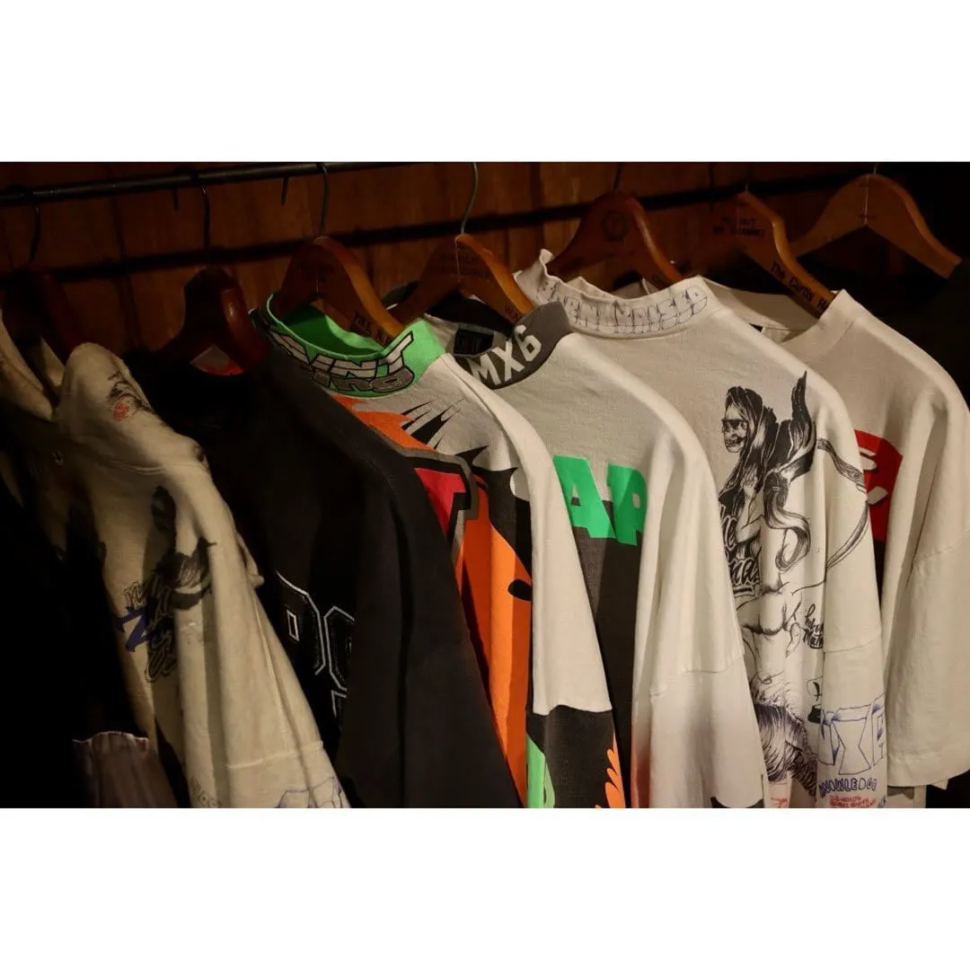 SAINT MICHAEL 24SS SAINT FORCE L/S TEE New Racing Retro Long Sleeve Off-white S-XL Front, left and right sleeves, even ribs are printed. There are more than 30 sets of samples in total. They are extremely complicated and all are oversized screen versions. Ready-made garments are washed and worn with Vintage value.